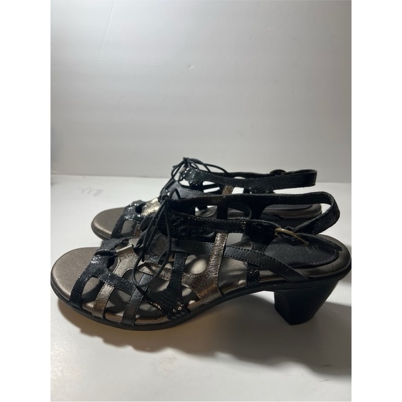 Aravon Black Strappy Women's Sandals - Picture 2 of 7